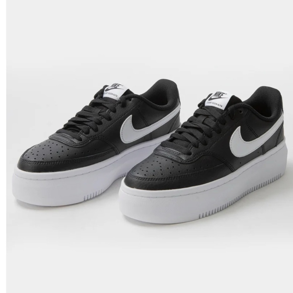 Nike Black and White Women's Sneakers